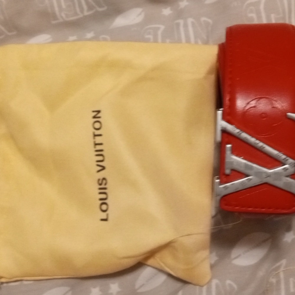 I got three designer belts red Louis Vuitton blue Ferragamo and Gucci - Picture 2 of 3